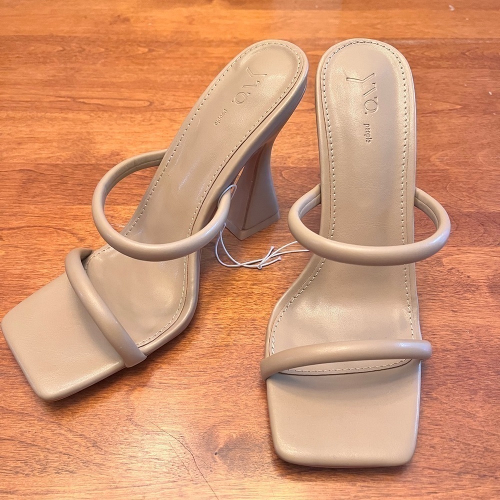 YVO People Strapless Heels Size 8 w/4.5” Heel Beige Color Lightweight Cute Comfy